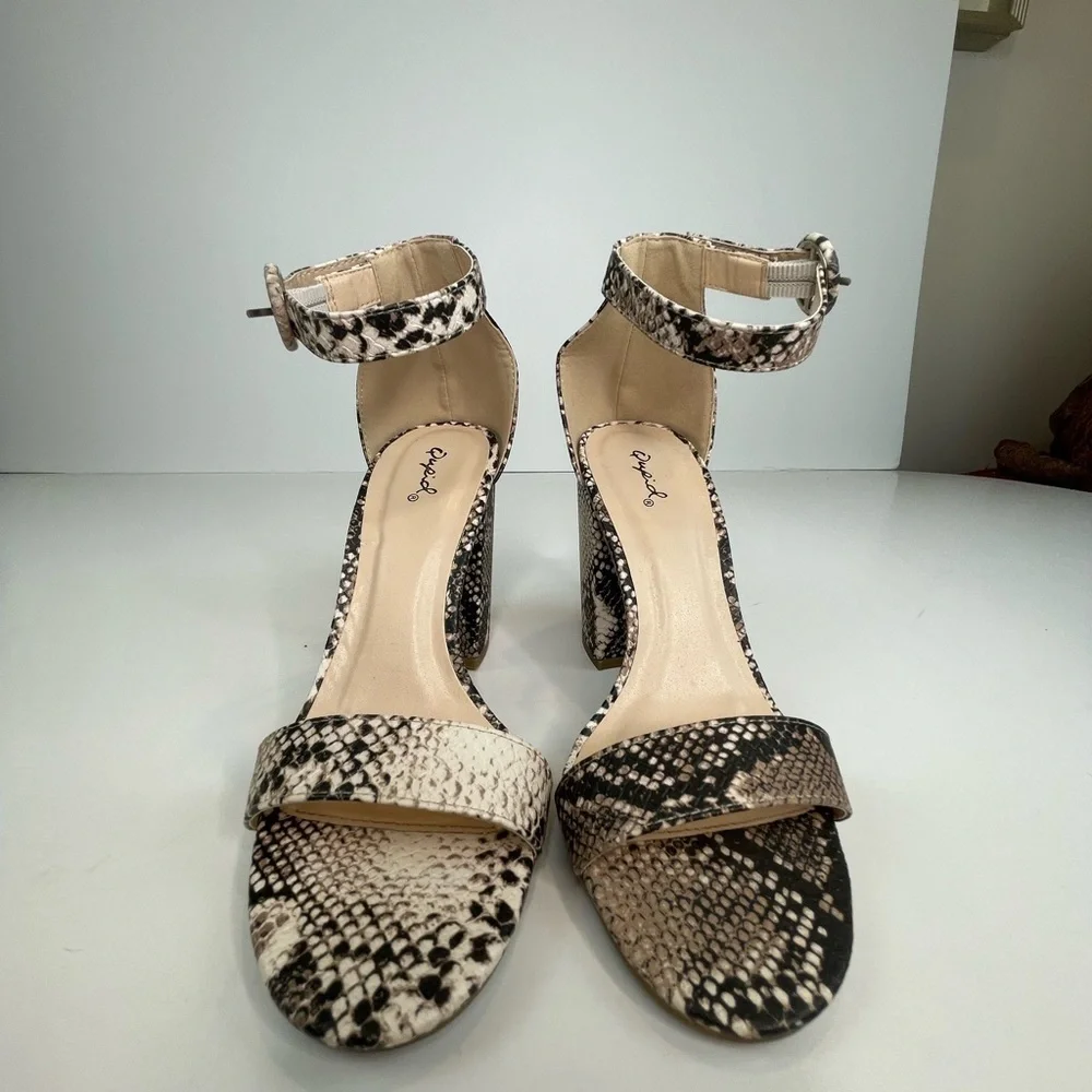 Qupid Stone Snake Ankle Strap Block Heels Sz 7